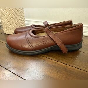 NEW FootSmart Brown Leather Mary
Jane Shoes Adjustable Loafers size 9.5XW